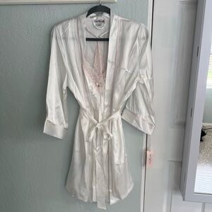 Linea Donatella bridal robe and slip, size medium.